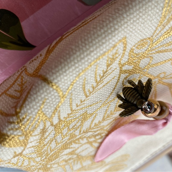 When A Woman Smokes Kit 💨 - Picture 6 of 14